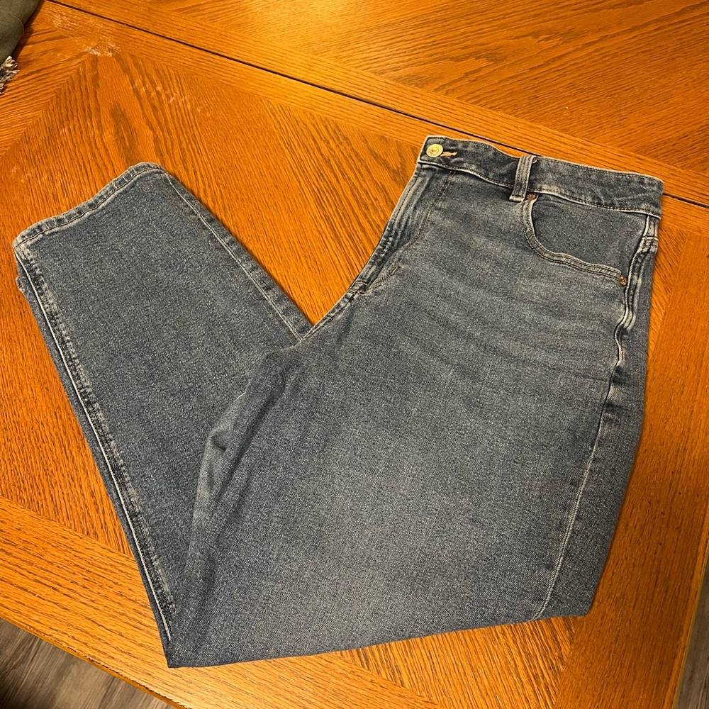 American Eagle Stretch Mom Jeans